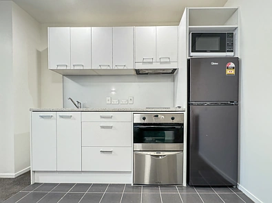Sunny Studio Living in Popular Victopia Apartments