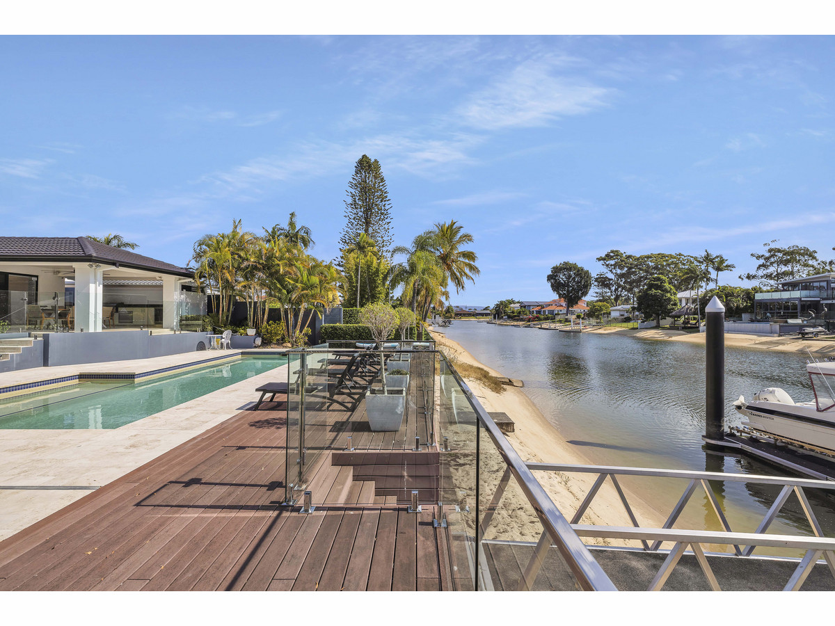 15 PARK AV, BROADBEACH WATERS QLD 4218, 0 Bedrooms, 0 Bathrooms, House