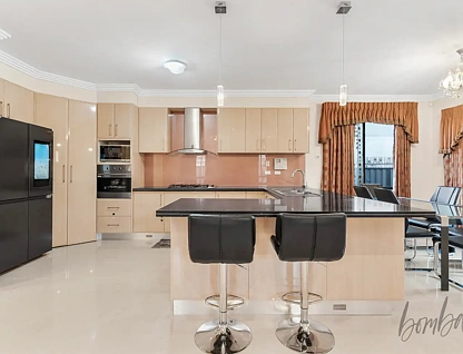 8 Lysterfield Drive, Greenvale, VIC 3059, 5 ਕਮਰੇ, 2 ਬਾਥਰੂਮ, House