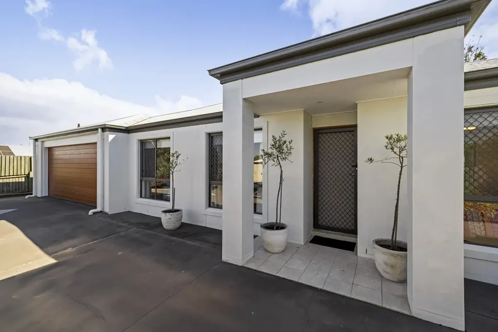 1/4 Punter Close, Glenvale, QLD 4350