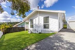 24 Clapham Grove, Stokes Valley