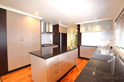 Stunning Waterfront Home for Rent in Te Atatu Peninsula
