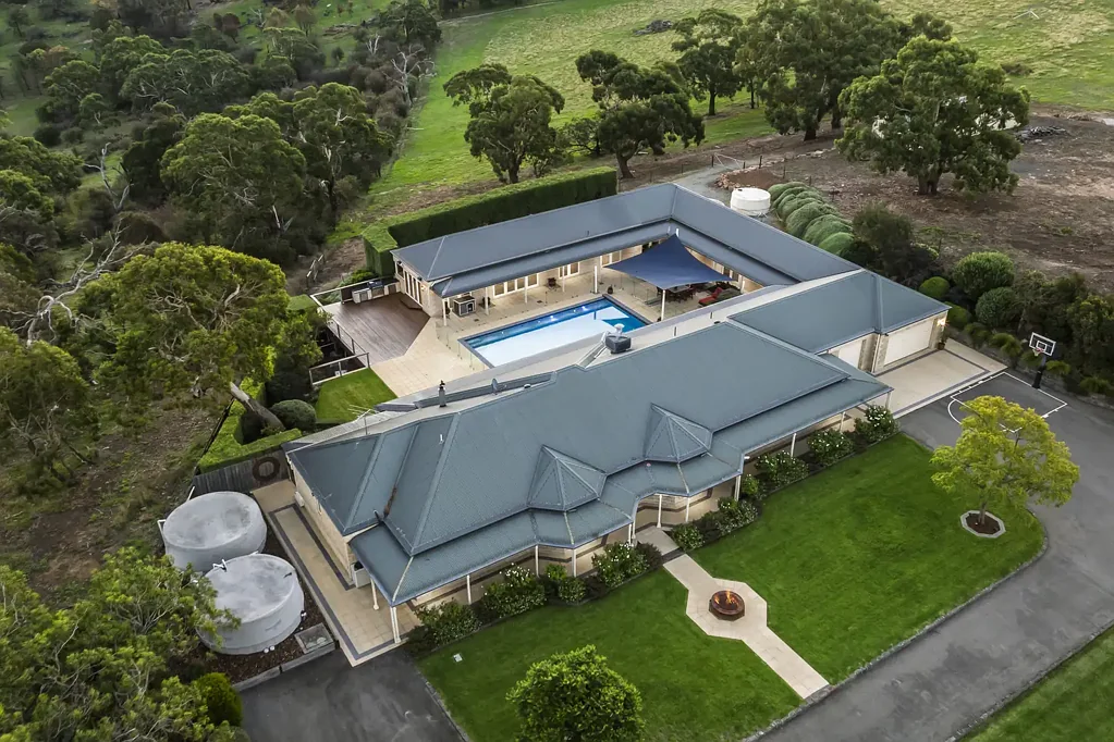 South Morang 4房 8.8英亩庄园地块 砂岩标志建筑 无敌全景视野 绝对隐私奢华 独家避难所 现代奢华生活 One-of-a-Kind Estate on 8.8 Acres approx