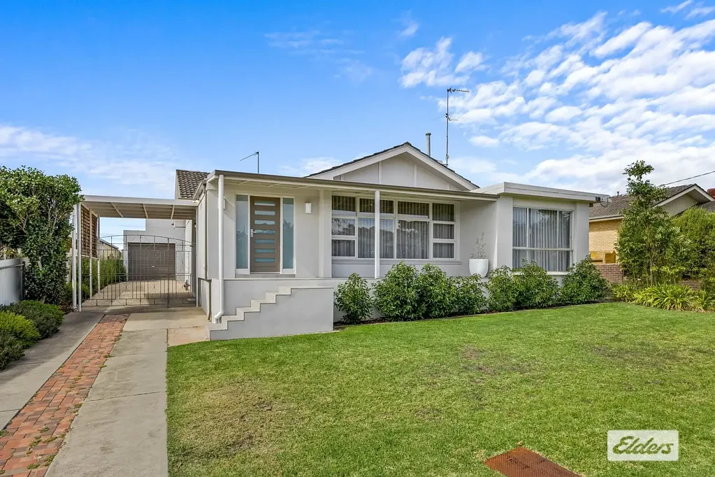 Stawell 3 Bedroom Fully Renovated Family Home – Stylish and Spacious Living.