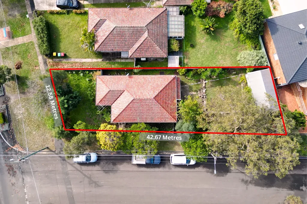 Pagewood 3房 转角地块527sqm 砖木经典 高天花木地板 燃气厨房壁炉 近Westfield 东花园便利 Parkside Full-Brick Classic on 518.8sqm with Exceptional Potential
