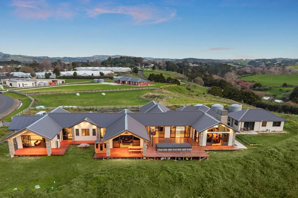 Ramarama 8ਬੈੱਡਰੂਮ NEAR NEW ELEVATED ELEGANCE + SEPARATE DWELLING