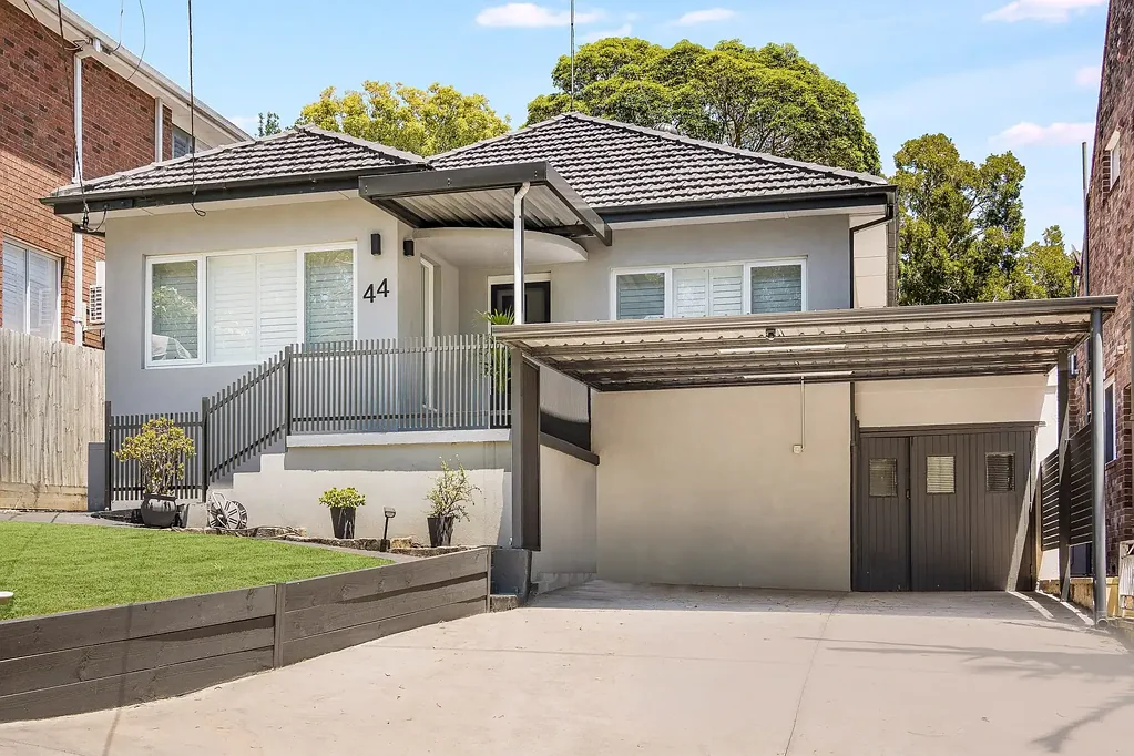 Peaceful Family Living Backing onto Parkland