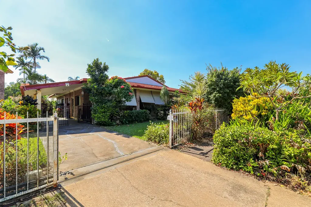 Your Perfect Family Retreat Awaits - 3 Bedrooms, Big Yard & Prime Anula Location