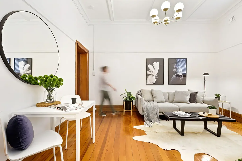 Beautifully renovated and fully furnished 1 bedroom art deco gem