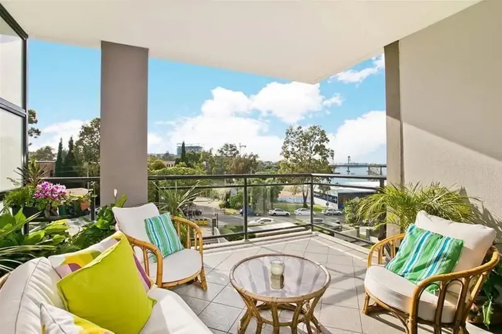 Sleek, Utra-Modern 2 Bedrooms Apartment With 2 Bathrooms Waiting For You!