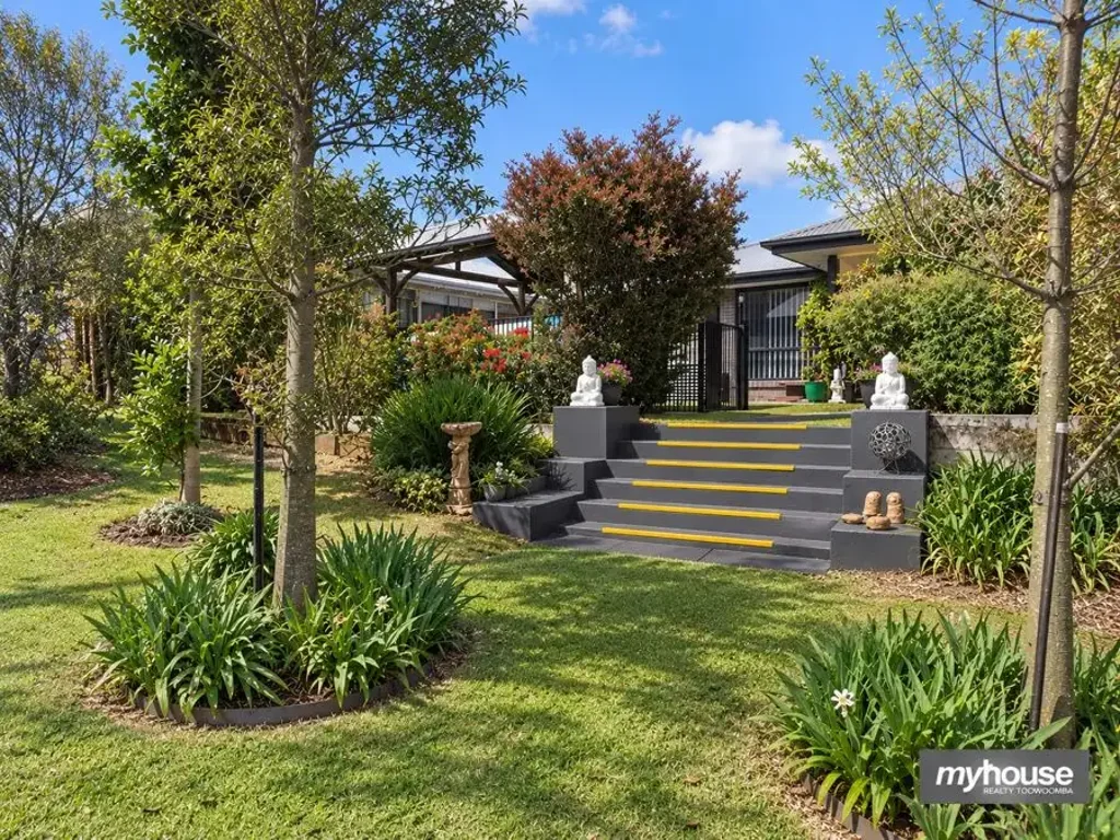 Harlaxton 4कमरा Rare Opportunity - Modern Home on 1,701m2 in Downlands Precinct Backing onto Alex Horn Park