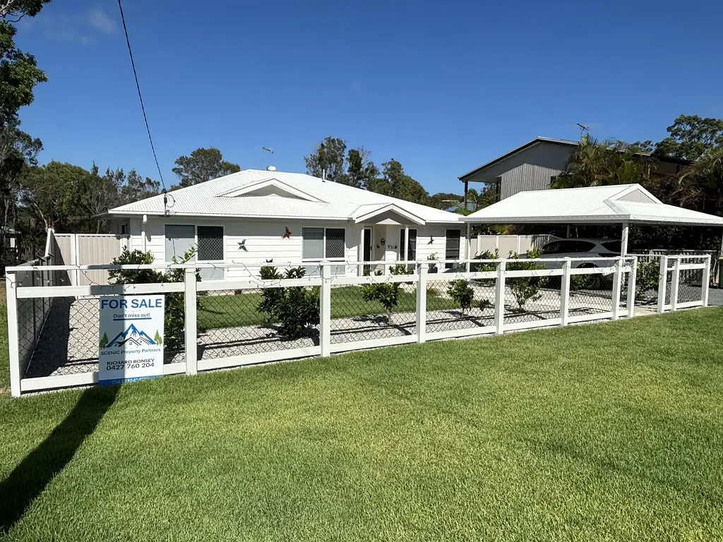 Russell Island 3 Bedroom Truly Master built home as this are rare