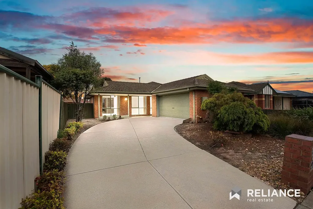 Gorgeous Family Home in the Heart of Hoppers Crossing – In the Sought-After Cambridge School Zone!
