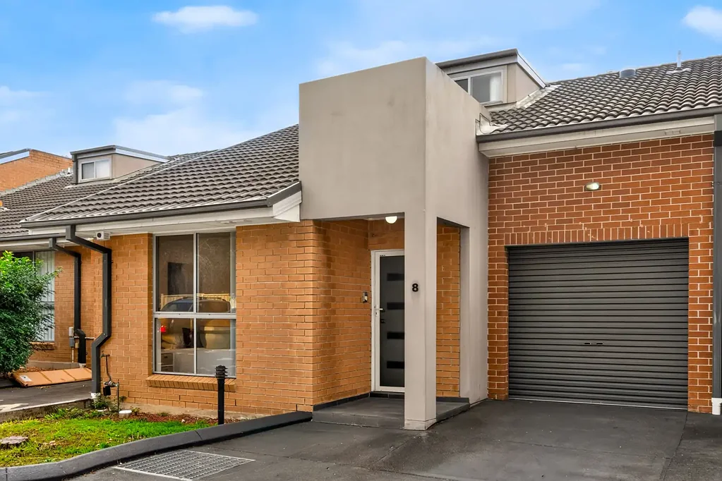 Toongabbie 3ห้องนอน Modern Low-Strata Convenient Living