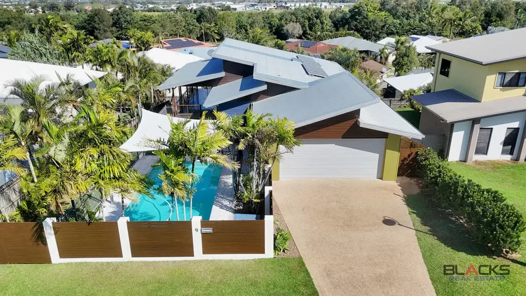Glenella 4房  Elevated Family Luxury with Sweeping Glenella Views