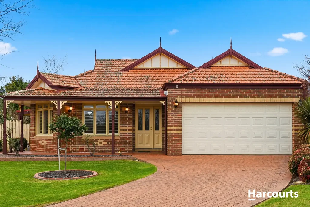 Ringwood North 3 Slaapkamer Timeless Family Elegance in a Peaceful Ringwood North Setting