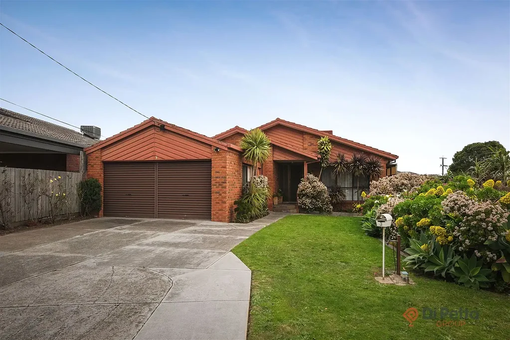 Dandenong North 4房 温馨、迷人，准备好俘获您的心 AUCTION | Cosy, Charming and Ready to Steal Your Heart