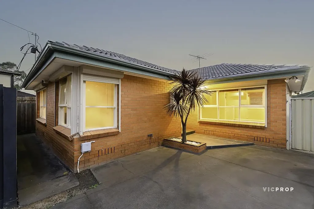 Fawkner 3બેડરૂમ Single-Level Sanctuary in Parkside Position