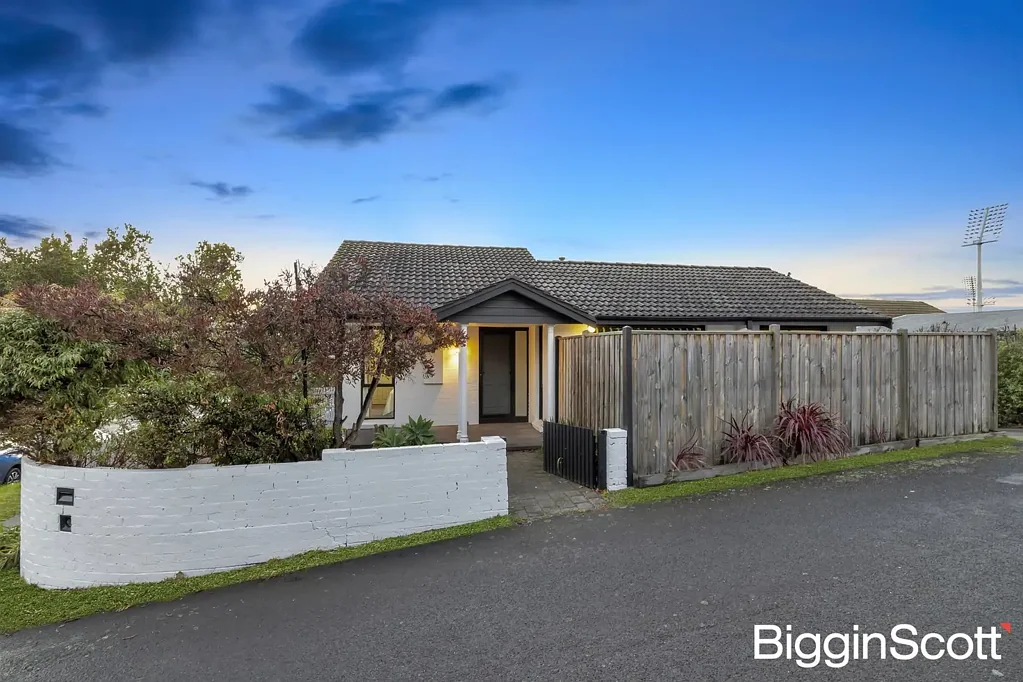 Frankston 2ห้องนอน Low-Maintenance Living in a Prime Frankston Locale