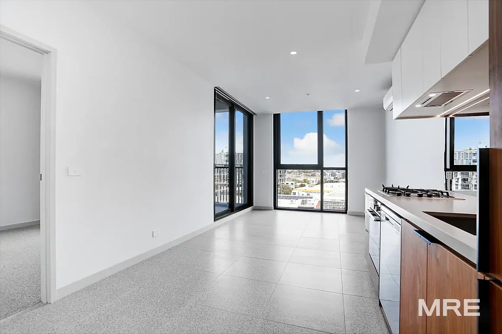 Exclusive opportunity to occupy an apartment with bayside views