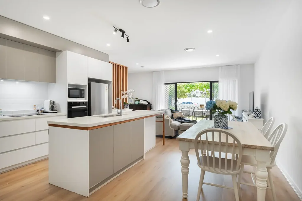 Banyo 3ਬੈੱਡਰੂਮ Contemporary Townhome Living with Space, Style & Unbeatable Convenience in Banyo