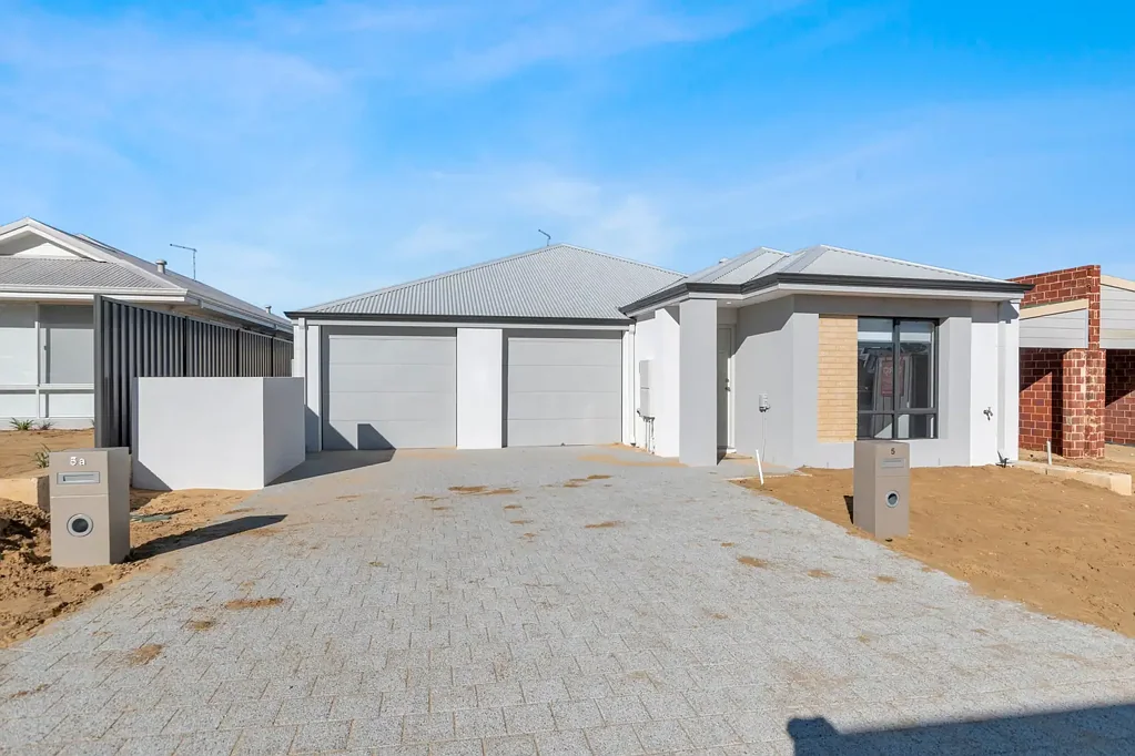 2x1 Dual home in Lakelands