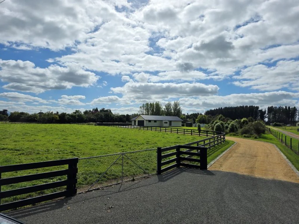 Carterton Beautifully Presented Lifestyle Property