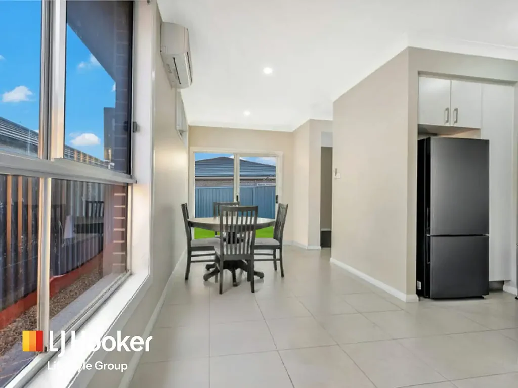 ONE BEDROOM FLAT SEPARATE LIVING AREA