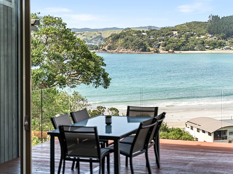Oakura Coast 4房  Contemporary Coastal Living