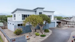 38 Pharazyn Avenue, Waikanae Beach