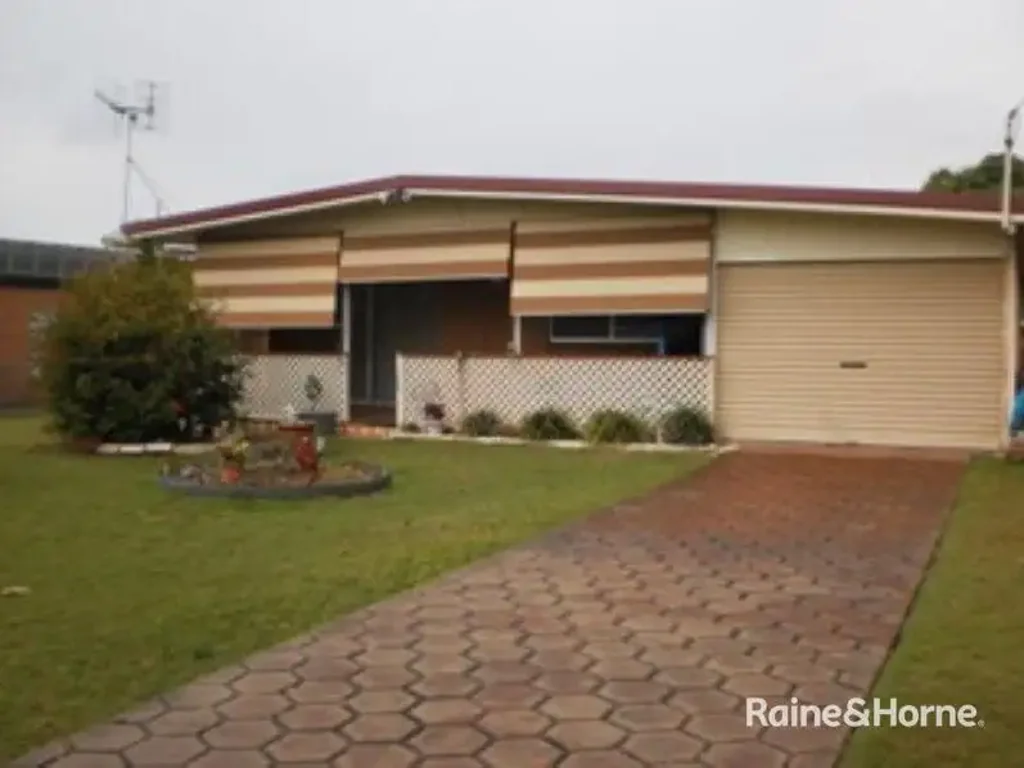 BREAK LEASE - Charming 3 Bedroom Property