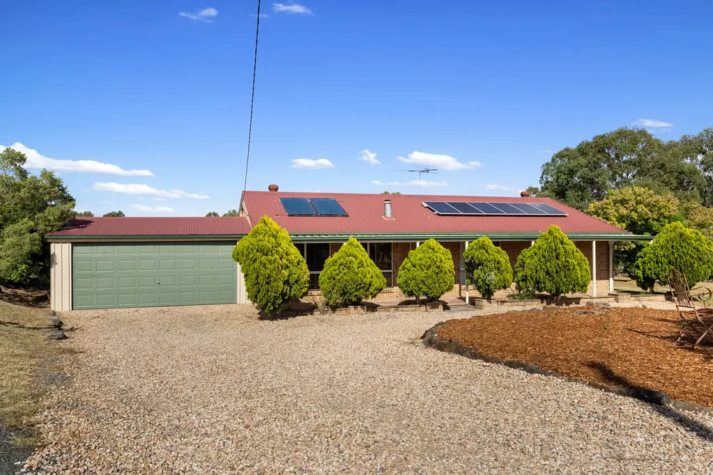 Cedar Grove 3ห้องนอน Family Home with 4-Car ACCOMODATON on 1 Plus Acres.