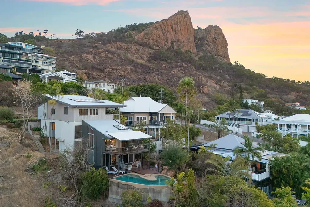 Townsville City 5Habitaciones A Private Hillside Retreat with Spectacular City & Ocean Views