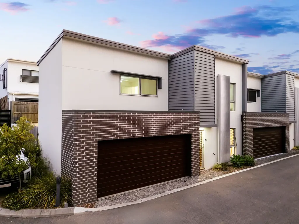 Rochedale 4Kwarto Rare Corner Townhouse in a Highly Sought-After Community