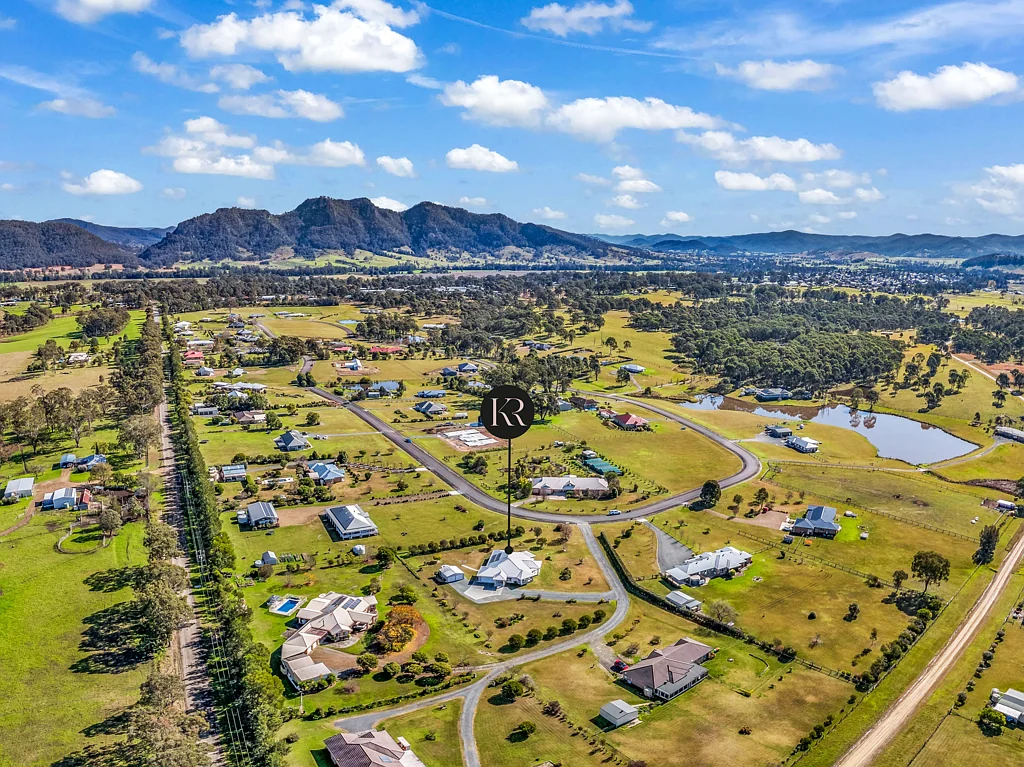 Gloucester 4ห้องนอน A SERENE MODERN SANCTUARY WITH MAJESTIC MOUNTAIN VIEWS