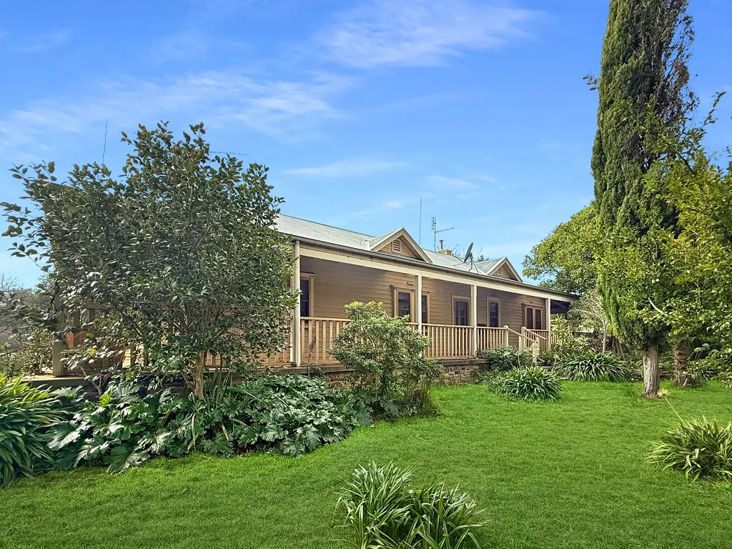 Country family home on 4 acres in Boho SOuth