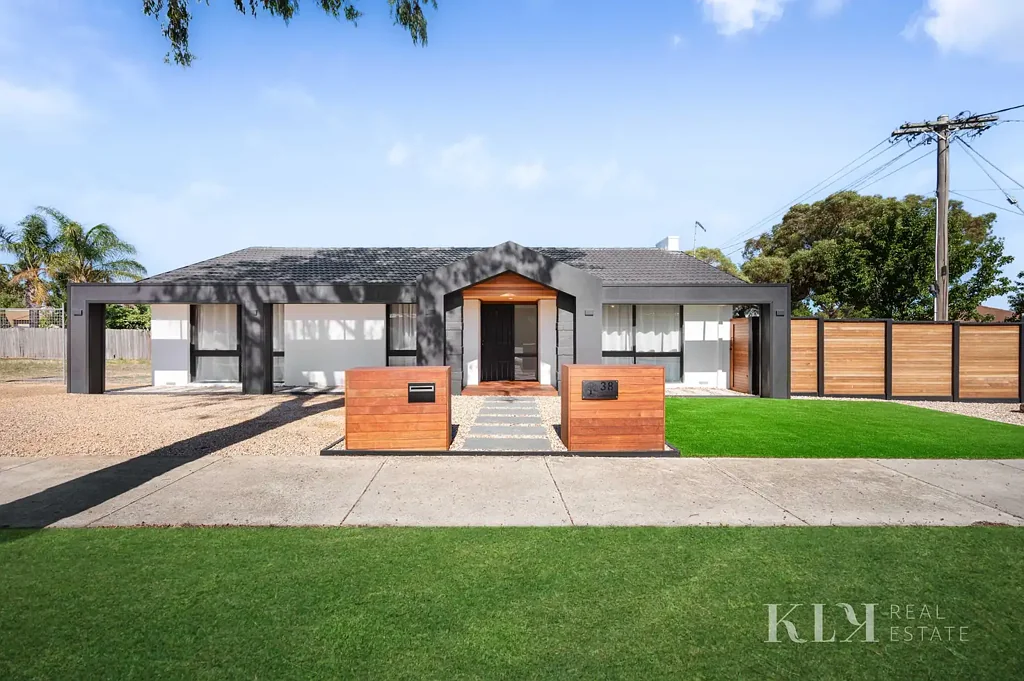 Craigieburn 3房 精装修三居室 宽敞街角地块 已获Townhouse许可 现代舒适风格 未来潜力无限 Corner Block with Permits to Build!