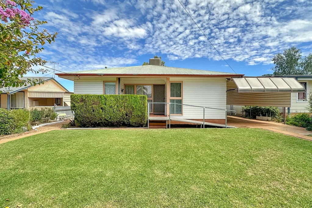 15 Elizabeth Crescent, Cobar, NSW 2835