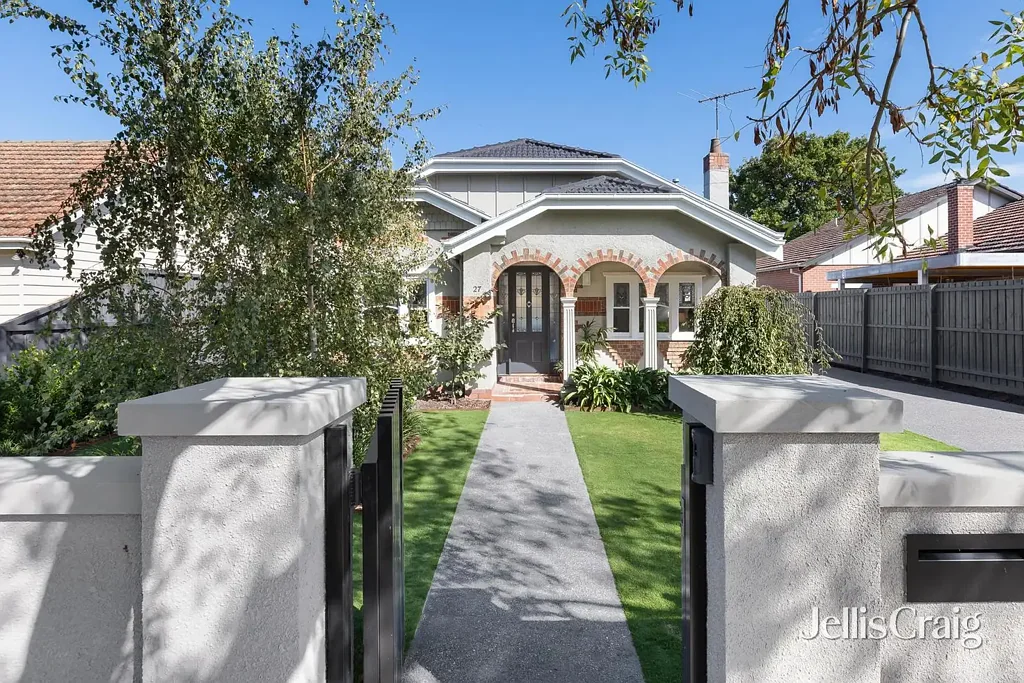 Bentleigh 4 Bedroom A phenomenal indulgence of poolside opulence