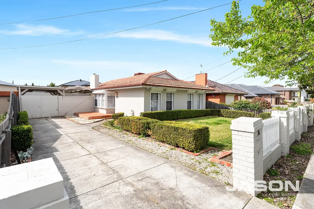 Keilor East 3Kwarto Solid Family Home with Exceptional Storage, Entertaining & Prime Location