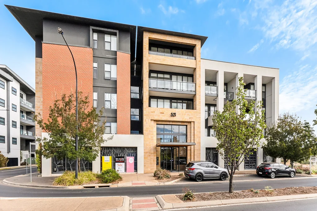 Modern Two Bedroom Apartment in Trendy & Convenient Location