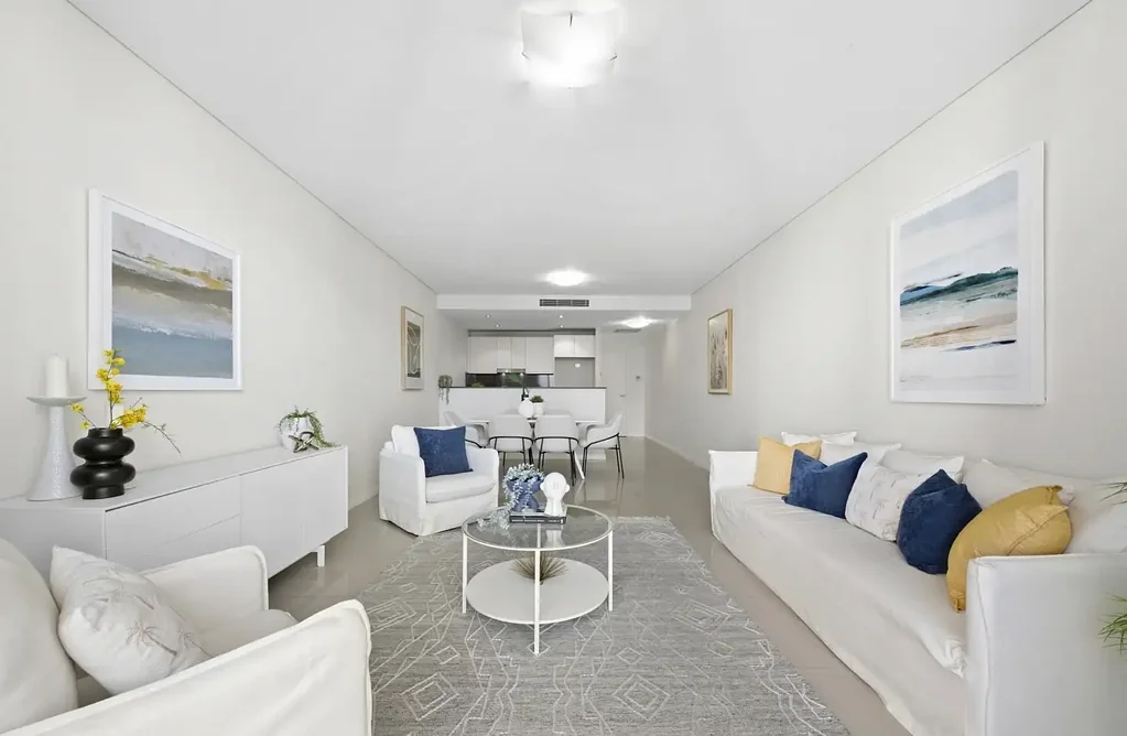 Modern Spacious Three Bedroom Apartment in Botany