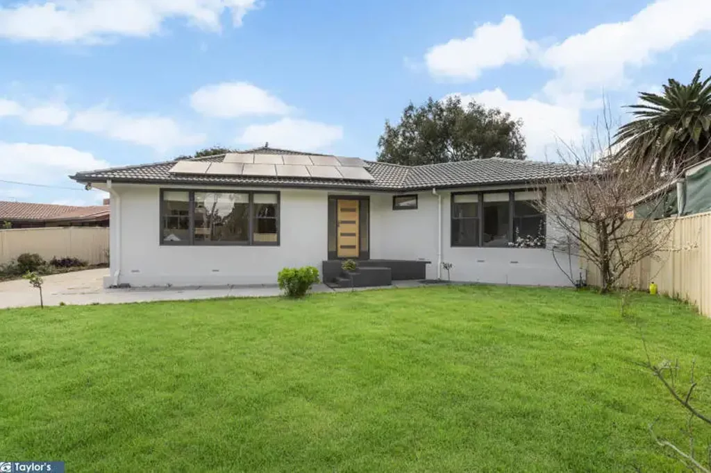 Surrey Downs 3બેડરૂમ UPDATED FAMILY HOME IN LEAFY NEIGHBOURHOOD NEAR SCHOOL & SHOPS