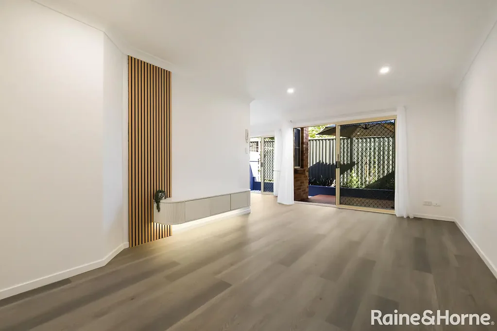 Southport 3Habitaciones Renovated to Impress, Positioned for Convenience