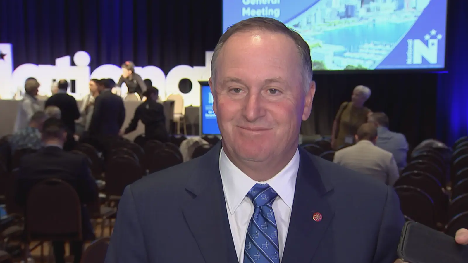 国家党输大选因为媒体有偏见 Ardern太会秀？John Key：先照镜子看下自己！