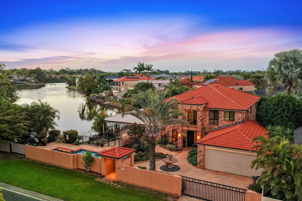 Robina 5Phòng ngủ Expansive Robina Island Waterfront with Panoramic Views - Renovate or Move Straight In