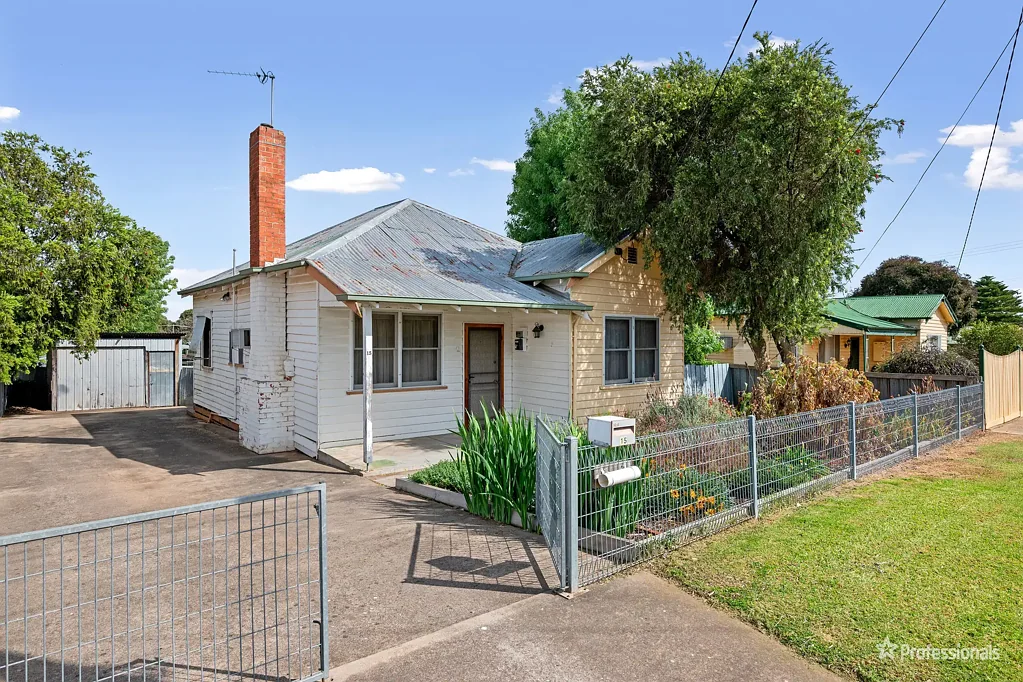 15 Outtrim Street, Maryborough, VIC 3465
