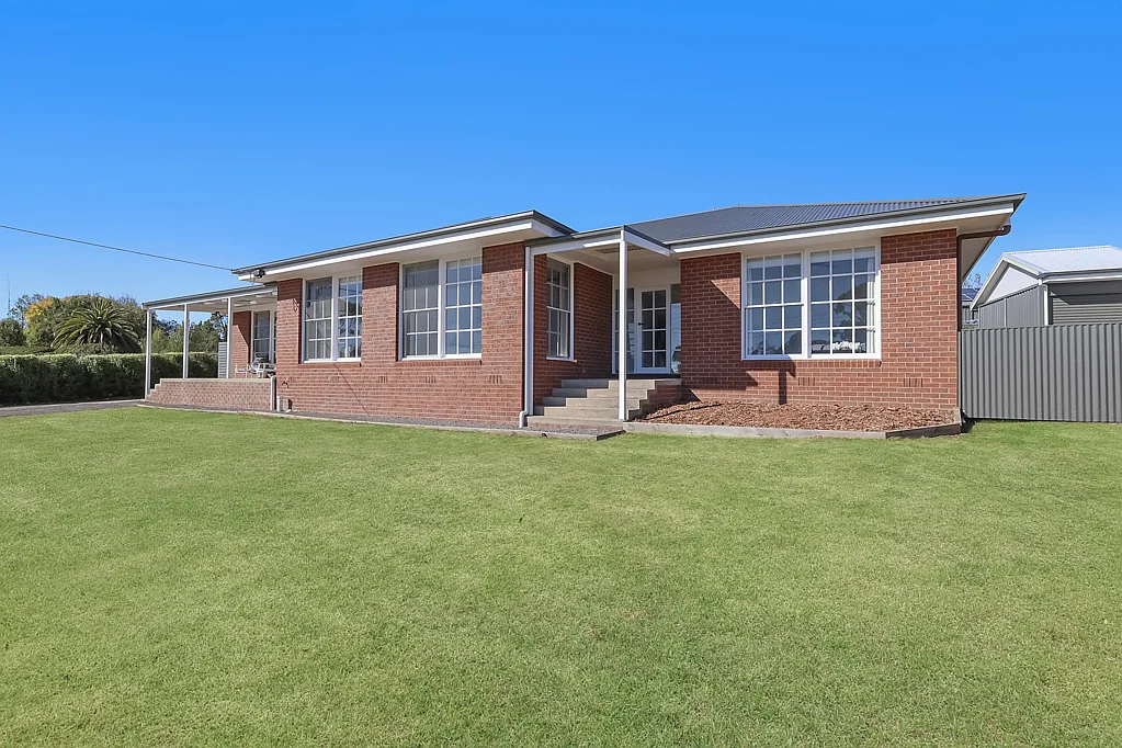 Camperdown 4Kwarto Expansive Family Living in a Sought After Location!