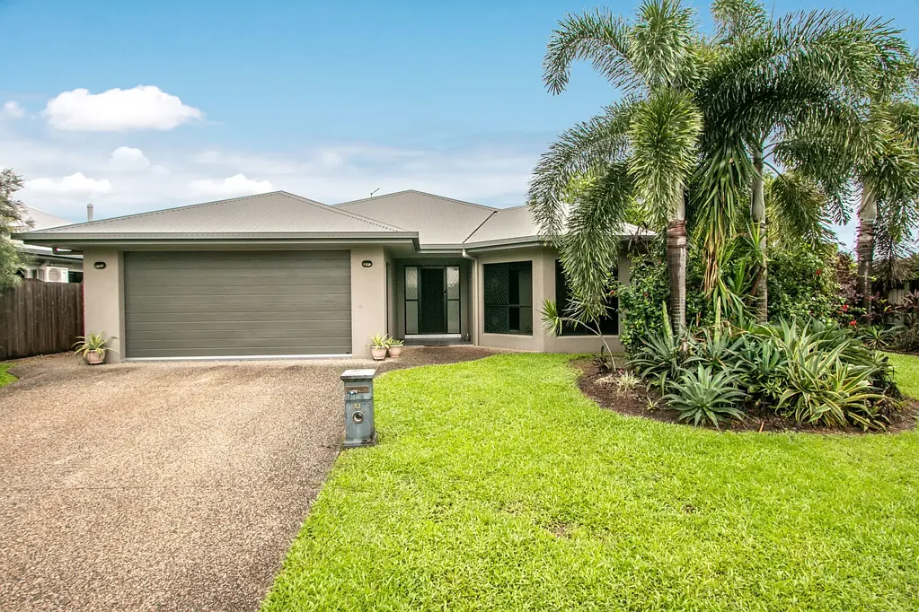SPACIOUS FAMILY HOME IN SOUGHT AFTER LOCATION!