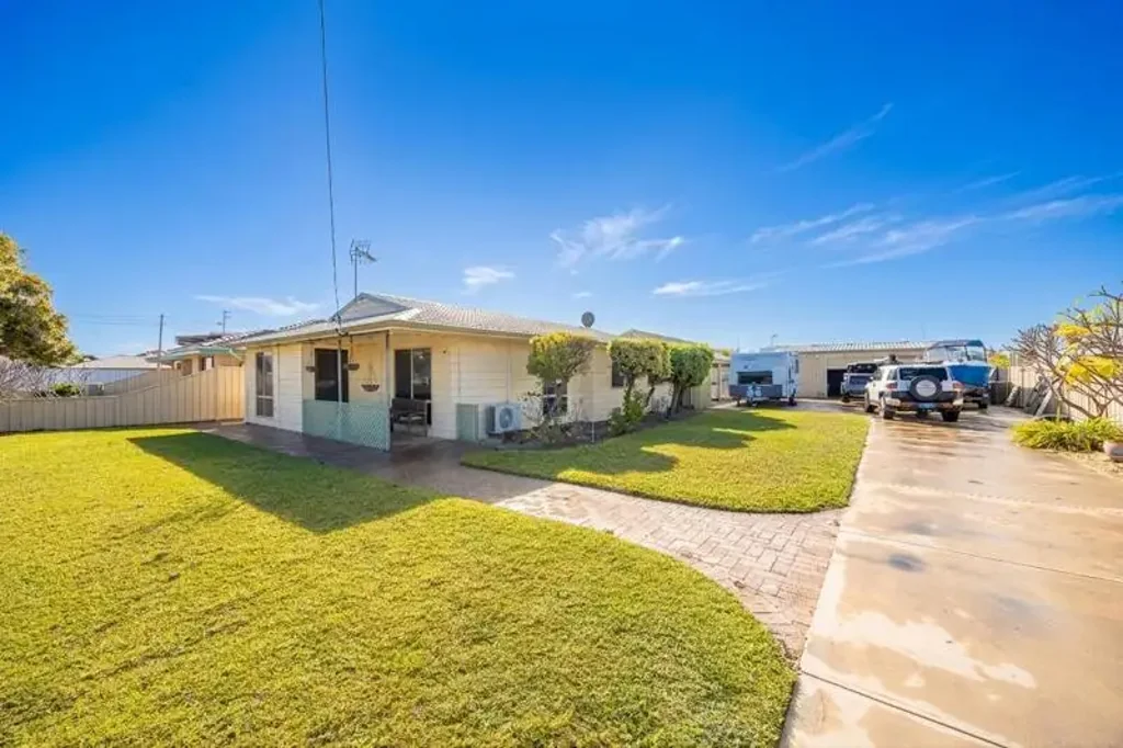 Jurien Bay 3房  3 Bedroom Home on Whitlock Corner